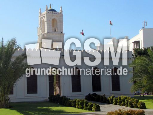 235 Auffahrt zum Sultanspalast.JPG